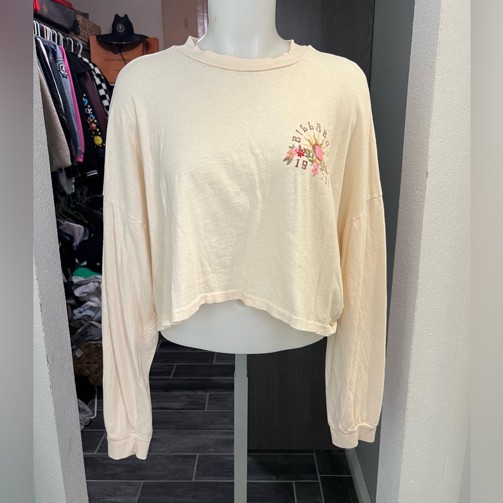 NWOT Billabong Free Your Mind Graphic Crop Long Sleeve Top